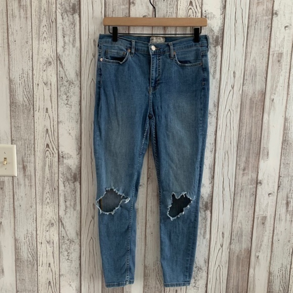Free People skinny distressed jeans size 2…
